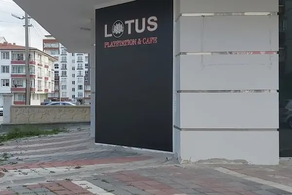 LOTUS PLAYSTATION CAFE - Resim 10