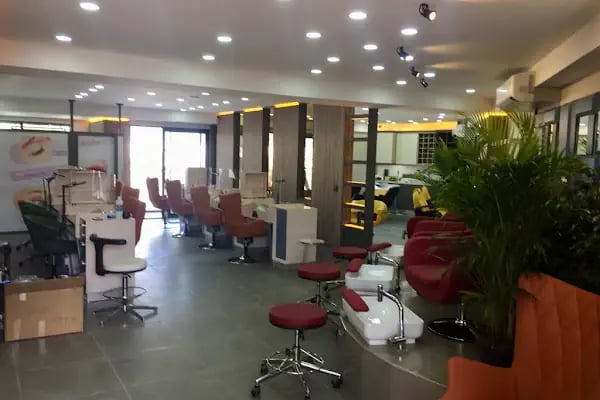 POINT . Coiffeur • Nail Art • Beauty - Resim 1