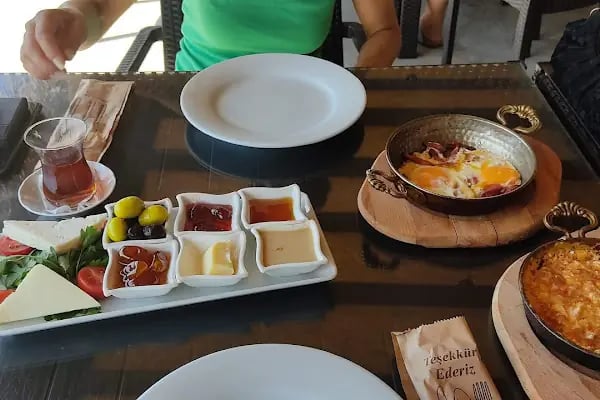 Ongun Cafe &amp; Bar - Resim 7
