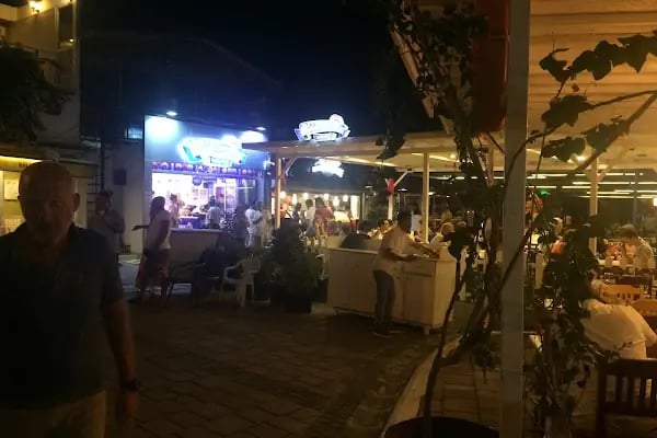 Ongun Cafe &amp; Bar - Resim 14