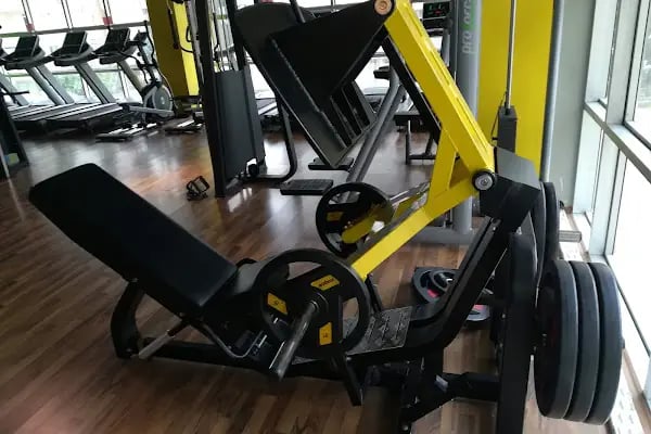 The Machine Fitness Center - Resim 4