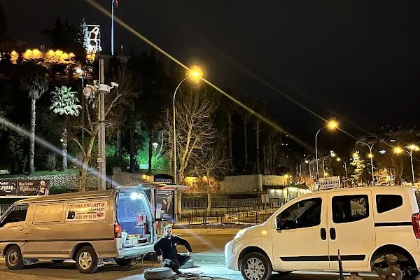 CEYHAN OTO LASTİKÇi 7/24 MOBİL YOL YARDIM ARACI LASTİKÇİ KADİR USTA K. MARAŞ - Resim 2