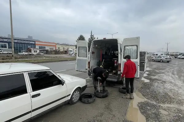 CEYHAN OTO LASTİKÇi 7/24 MOBİL YOL YARDIM ARACI LASTİKÇİ KADİR USTA K. MARAŞ - Resim 3