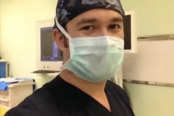 Op. Dr. Merdan Artuç - Resim 1