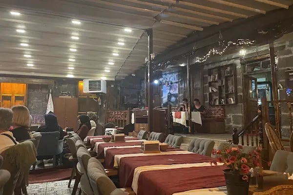 Petersburg Cafe&amp;Restaurant - Resim 9
