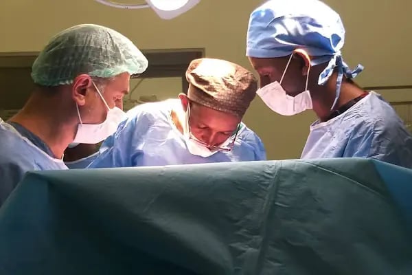 Op.Dr. Özgür ÖZER - Resim 5