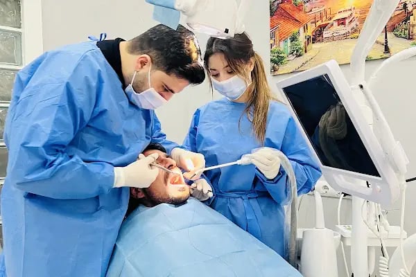 Ömer Faruk Yahlizade Diş kliniği - Resim 11