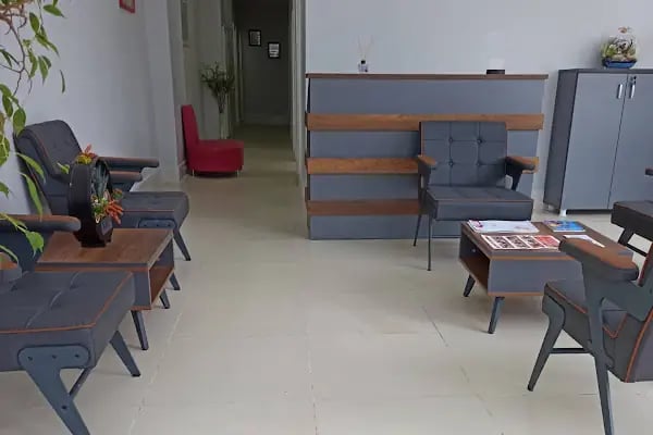 Ömer Faruk Yahlizade Diş kliniği - Resim 8