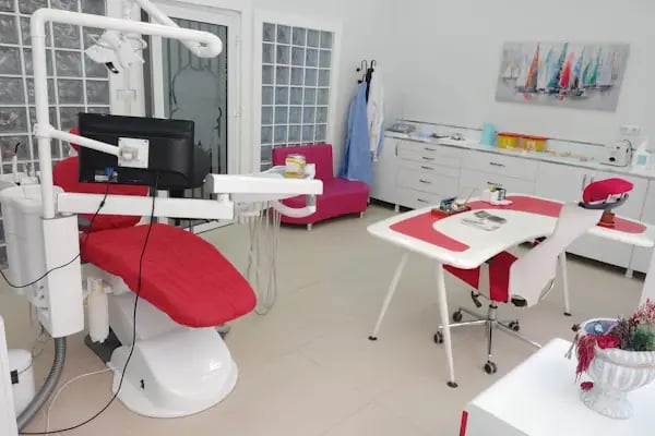 Ömer Faruk Yahlizade Diş kliniği - Resim 14