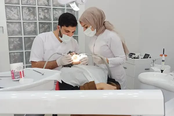 Ömer Faruk Yahlizade Diş kliniği - Resim 3