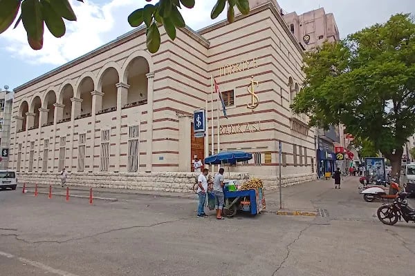 Türkiye İş Bankası Mersin Şubesi - Resim 17