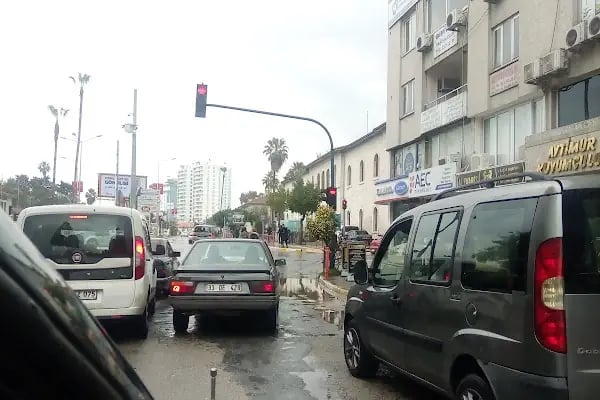 Türkiye İş Bankası Mersin Şubesi - Resim 4
