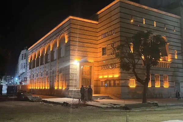 Türkiye İş Bankası Mersin Şubesi - Resim 2