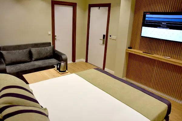Edwin Plus Hotel - Resim 4