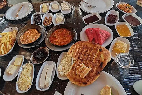 Sürgü Çamlıca Et Balık Restaurant - Resim 4