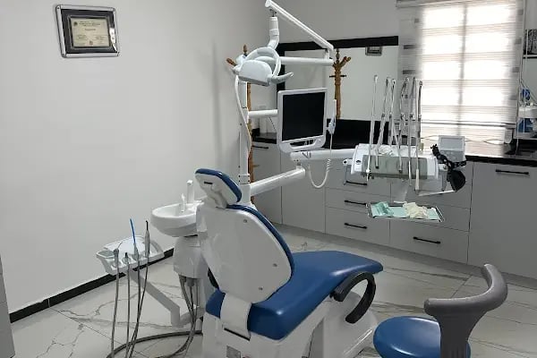 Diş Hekimi Bünyamin Ekinci 7/24 Açık Diş Kliniği - Resim 1