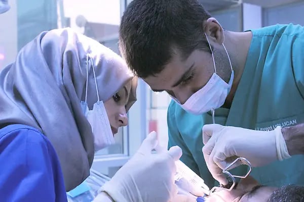 Özel Dişhane Ağız ve Diş Sağlığı Polikliniği Bağcılar Güneşli - Resim 16