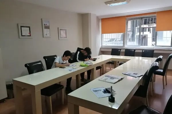 American LIFE Şişli - Resim 7