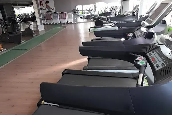 BR SPORTS CENTER - Resim 3