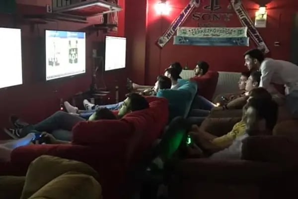 Deplasman oyun salonu playstation cafe - Resim 4