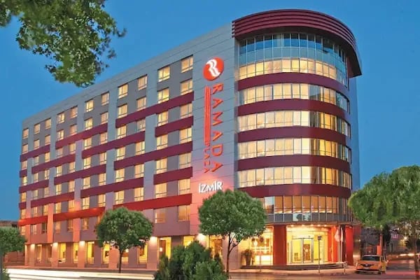 Ramada Plaza by Wyndham Izmir - Resim 1
