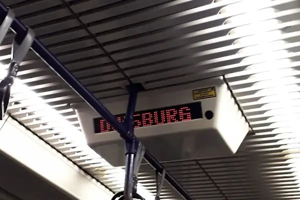 Duisburg tramvay durağı - Resim 4