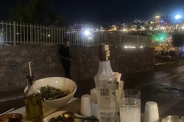 iki sandal geleneksel meyhane - Resim 11