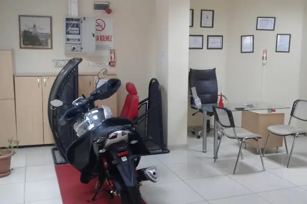 Ak Çarşı Sürücü Kursu Kemalpaşa Şubesi - Resim 1