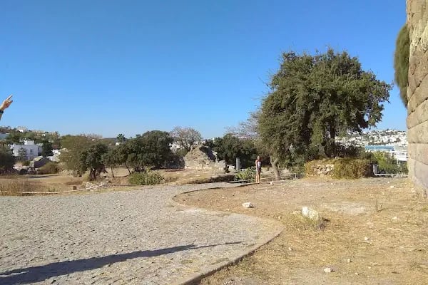 Karaburgaz Asri Mezarlık - Resim 12