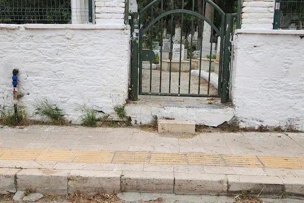 Karaburgaz Asri Mezarlık - Resim 3