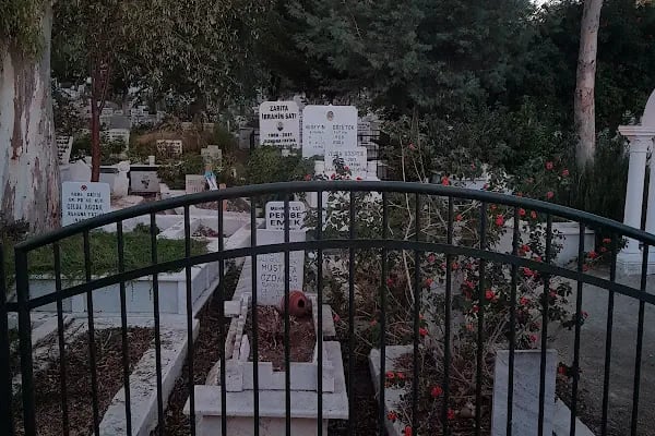 Karaburgaz Asri Mezarlık - Resim 19