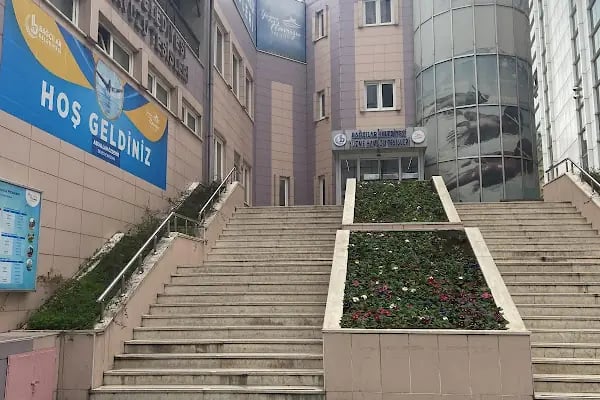 Bağcılar Belediyesi Barbaros Yüzme Havuzu Tesisleri - Resim 2