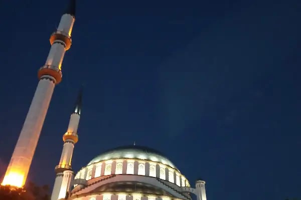 Bağcılar Belediyesi Barbaros Yüzme Havuzu Tesisleri - Resim 6