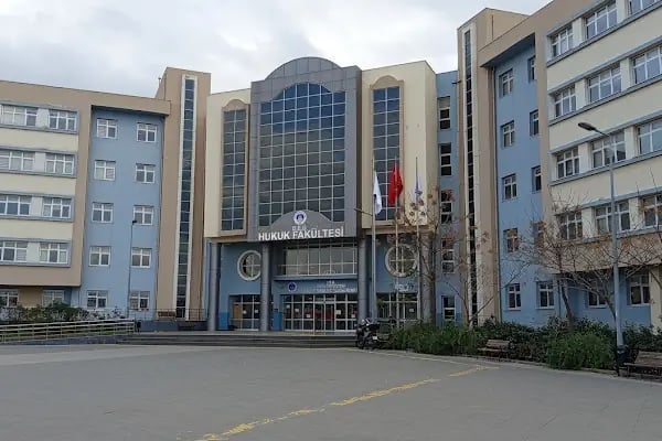 Tınaztepe Kampüsü Hukuk kapısı - Resim 7