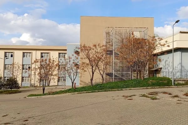 Tınaztepe Kampüsü Hukuk kapısı - Resim 5