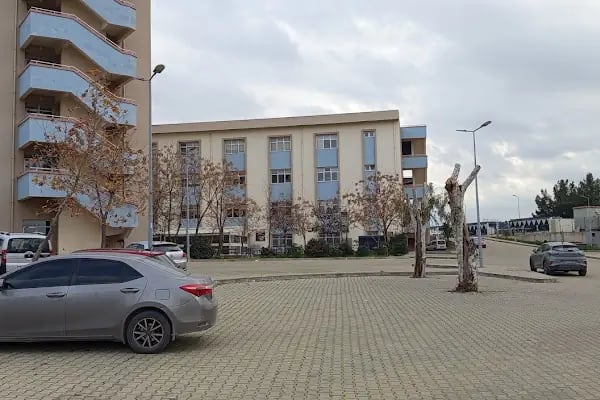Tınaztepe Kampüsü Hukuk kapısı - Resim 2