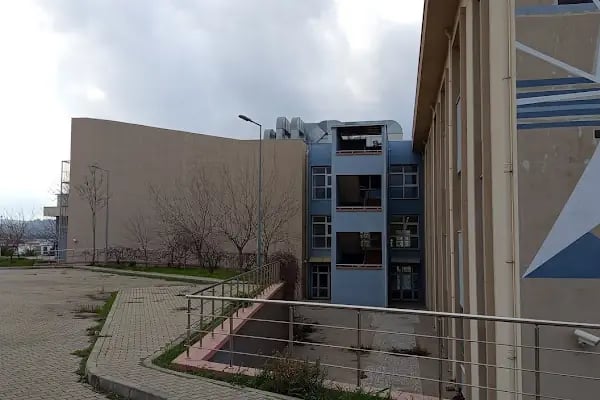 Tınaztepe Kampüsü Hukuk kapısı - Resim 4