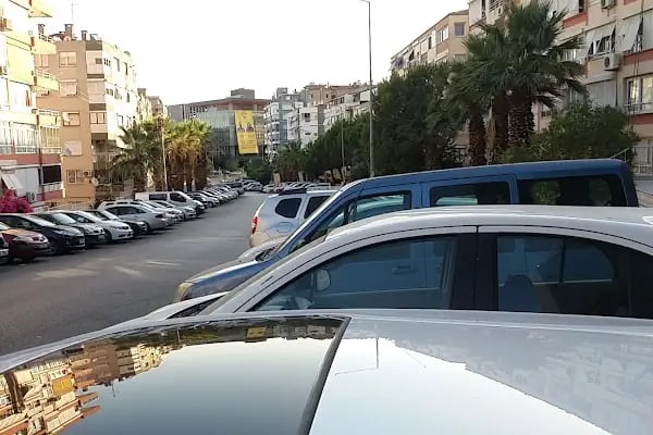 İzmir Demokrasi Üniversitesi - Resim 2