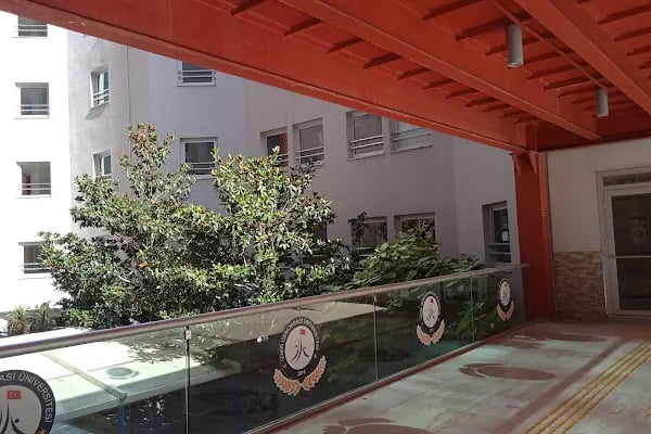 İzmir Demokrasi Üniversitesi - Resim 11