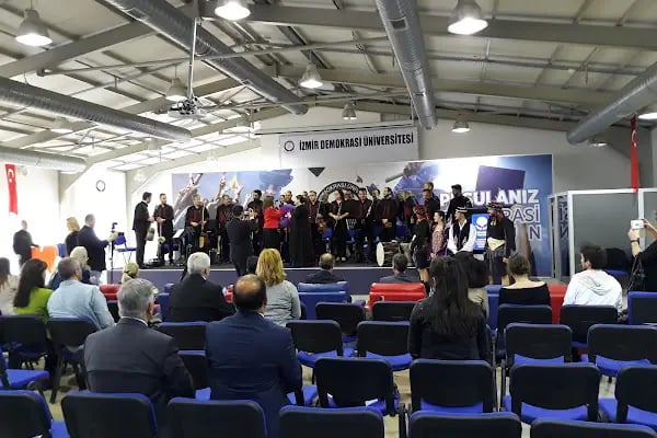 İzmir Demokrasi Üniversitesi - Resim 14