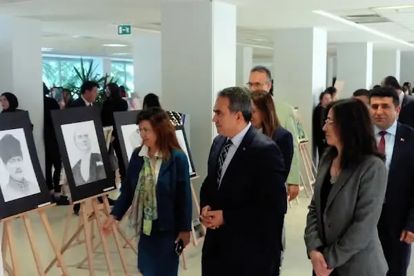 İzmir Demokrasi Üniversitesi - Resim 17