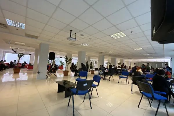 İzmir Demokrasi Üniversitesi - Resim 4
