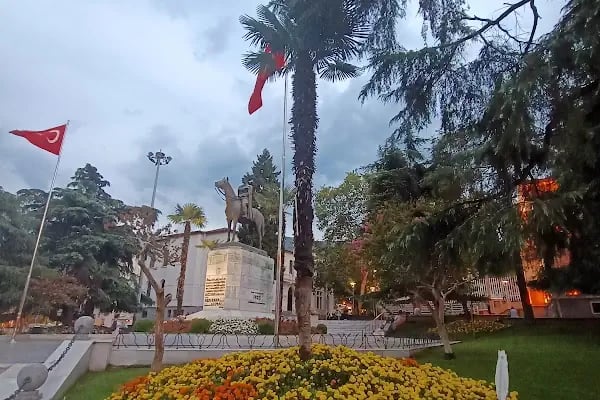 Atatürk Heykeli - Resim 4
