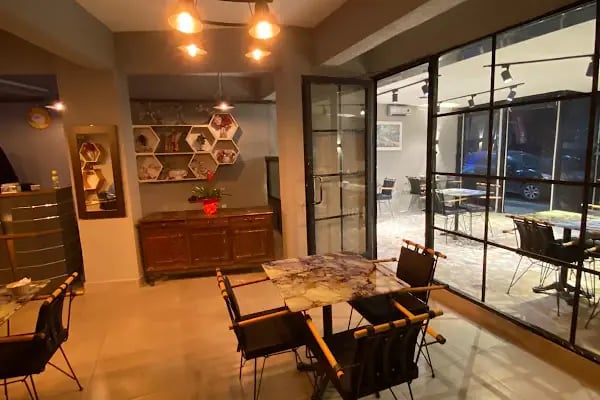 Boss Regal Cafe - Resim 2