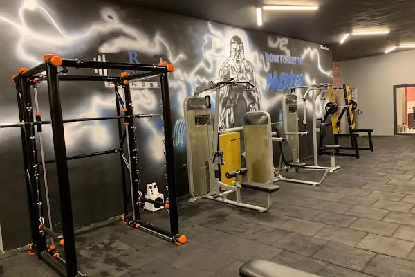 R GYM Fitness Salonu - Reaksiyon Fitness Akademi İnegöl Spor Salonu - Resim 2
