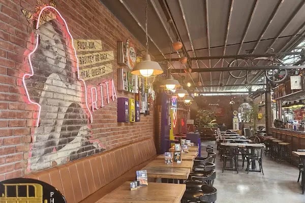 HUNGRY DOG PUB - Resim 5