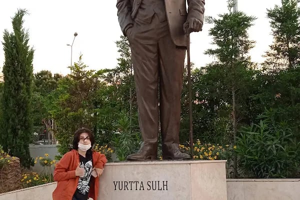 Karabağlar Belediyesi Uğur Mumcu Parkı - Resim 5