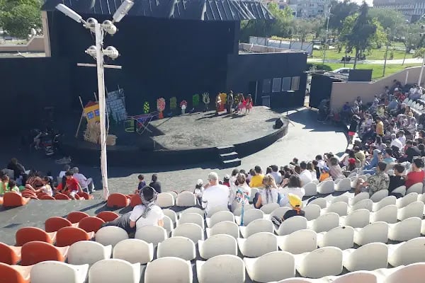 Aliağa Ulaş Bayam Açık Hava Tiyatrosu - Resim 16