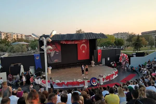 Aliağa Ulaş Bayam Açık Hava Tiyatrosu - Resim 11
