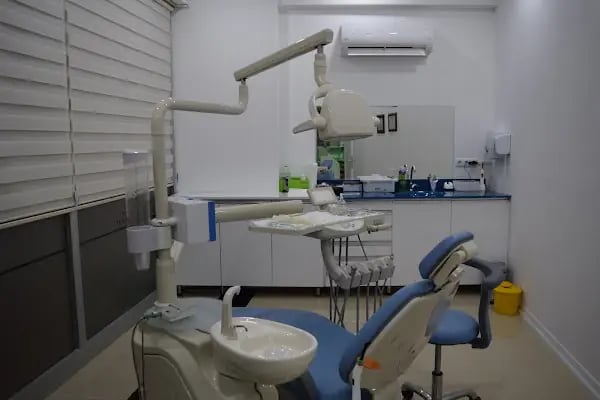 Varveren Ağız ve Diş Sağlığı Polikliniği - Resim 6